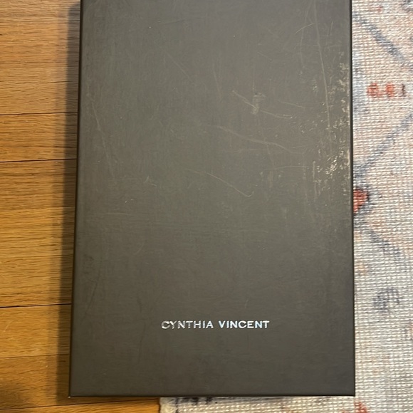 Metallic sling backs by Cynthia Vincent. - Picture 7 of 8